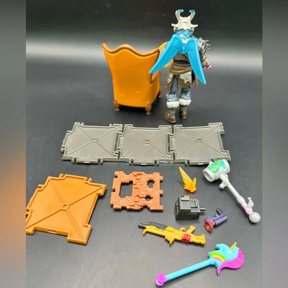 Fortnite-Mixed Action Figure (Raganok)‎ Playset with Accessories-Misc pieces-set